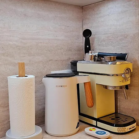 Lägenhet Lingulas - Cosy On Sancova Street, With Free Parking