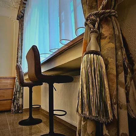 Lingulas - Cosy On Sancova Street, With Free Parking *