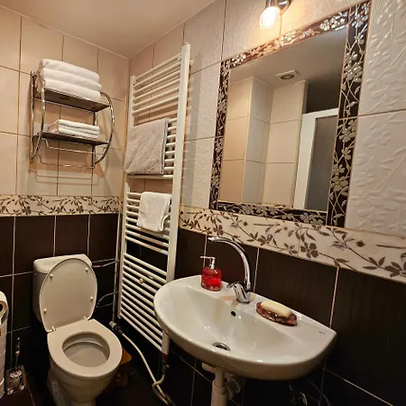 Lägenhet Lingulas - Cosy On Sancova Street, With Free Parking