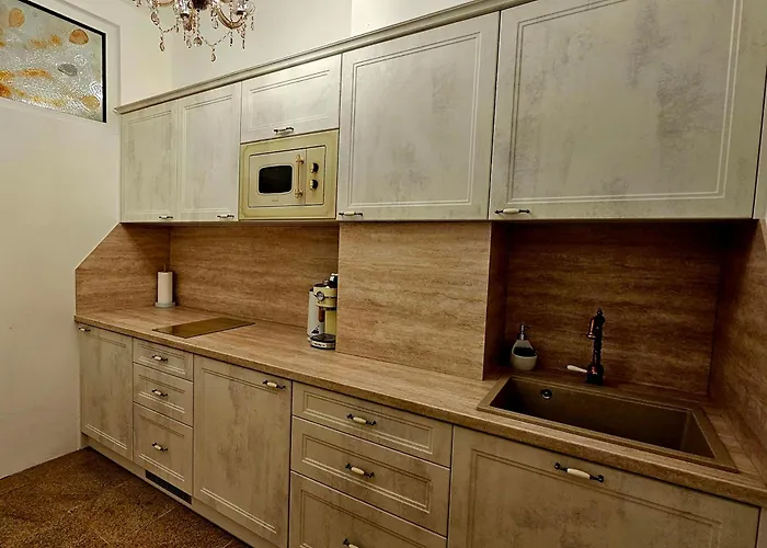 Lingulas - Cosy On Sancova Street, With Free Parking Pozsony