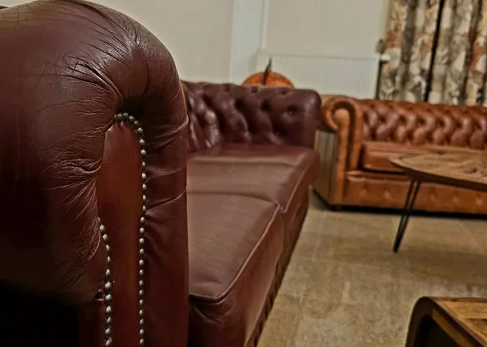 Lingulas - Cosy On Sancova Street, With Free Parking